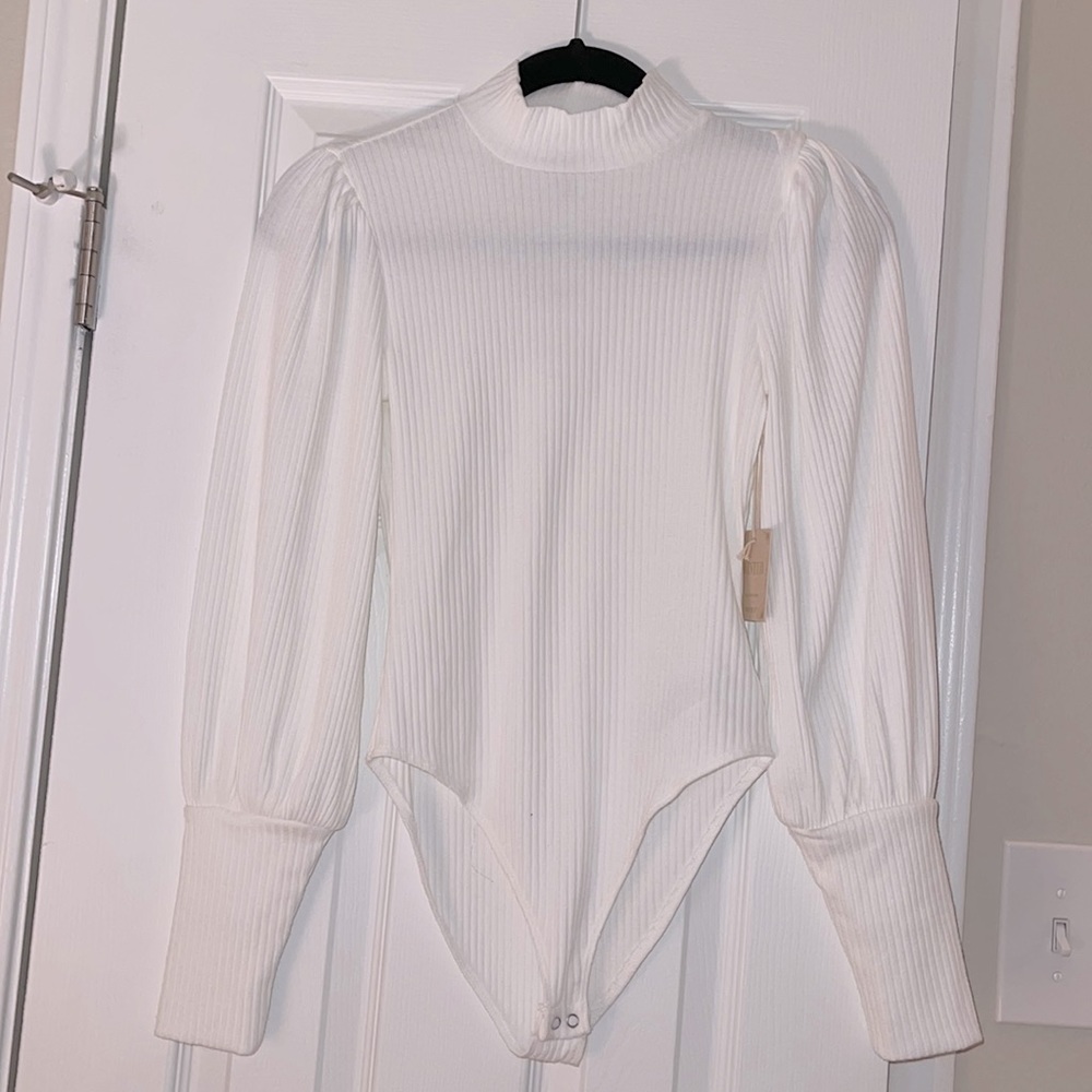 Brand new white sweater bodysuit from forever 21. Size Small